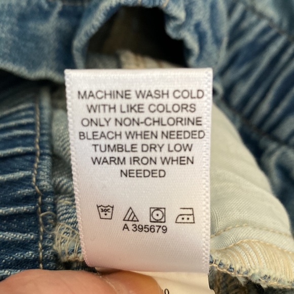 Frayed Jogger Jeans - Picture 9 of 9